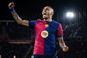 要价8000万英媒：若续约失败巴萨愿卖拉菲尼亚，枪手蓝军有意